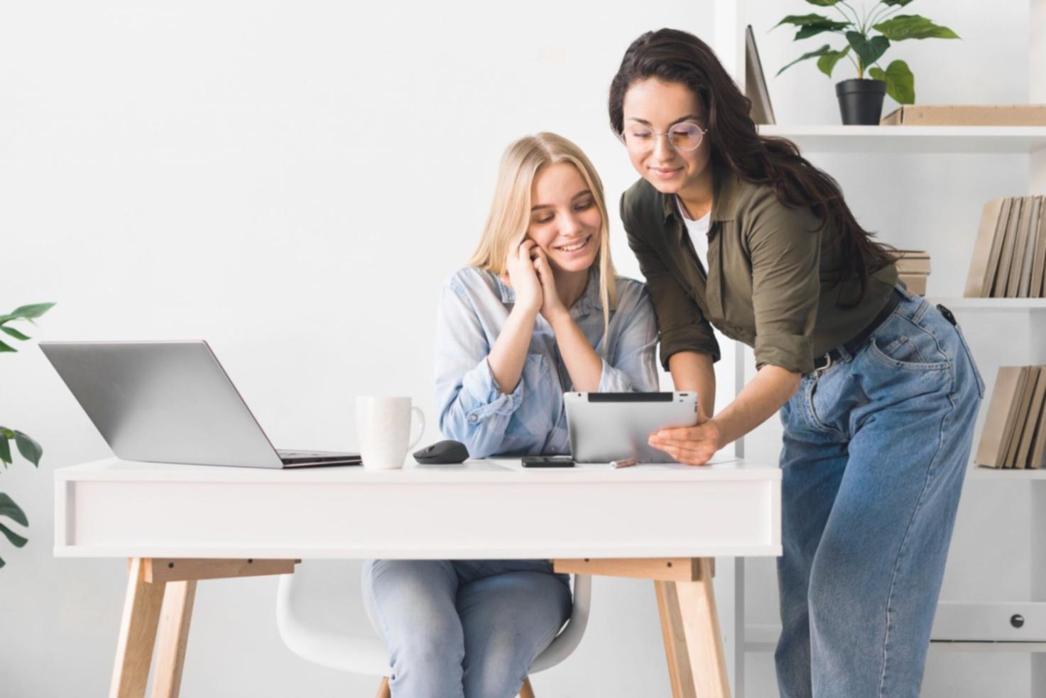 Biroul talivorenta cu atmosphere personală și profesională